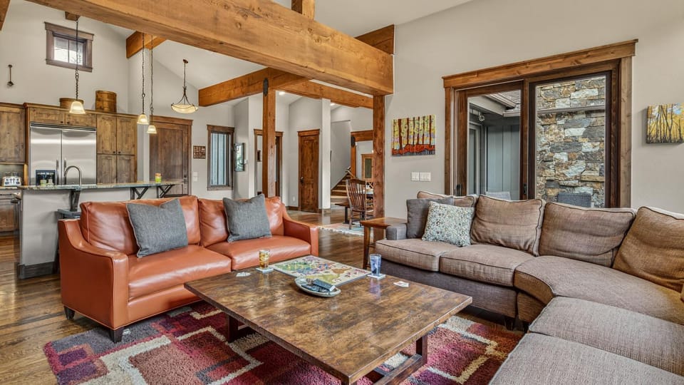 Living room, Seating area, storage, kitchen
