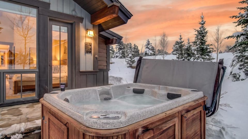 Patio, Winter, Hot Tub