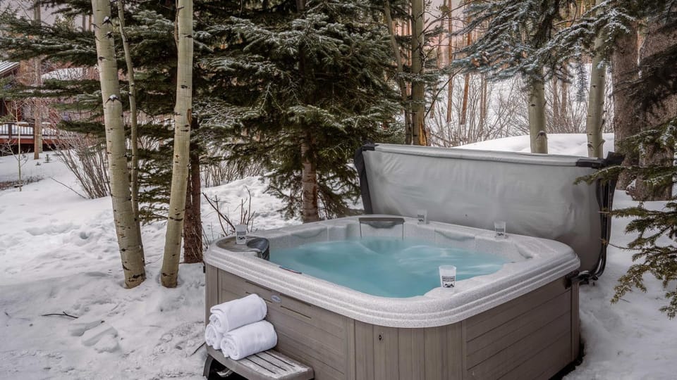 Hot Tub, towels