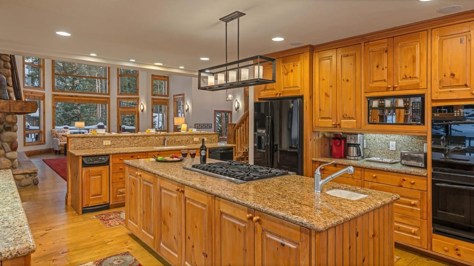 Coffee/tea facilities, storage, toaster, kitchen