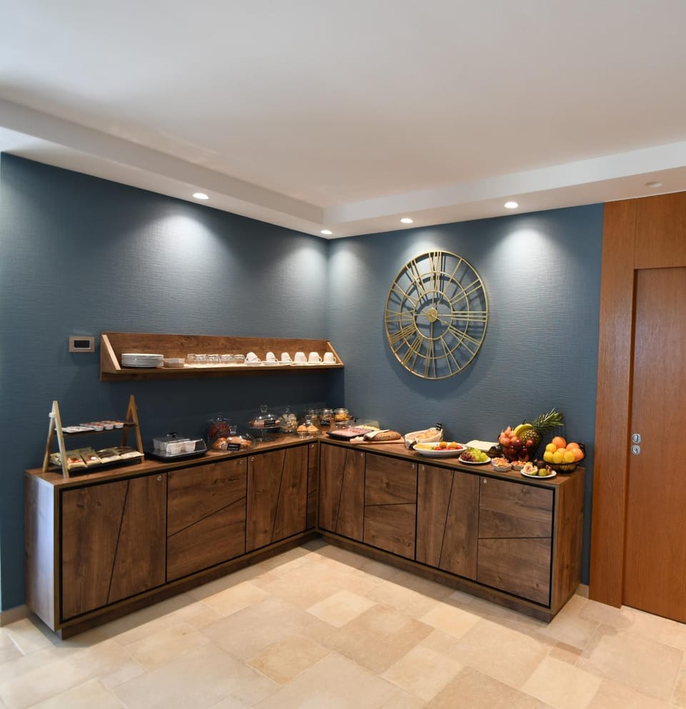 Food and drinks, Buffet breakfast