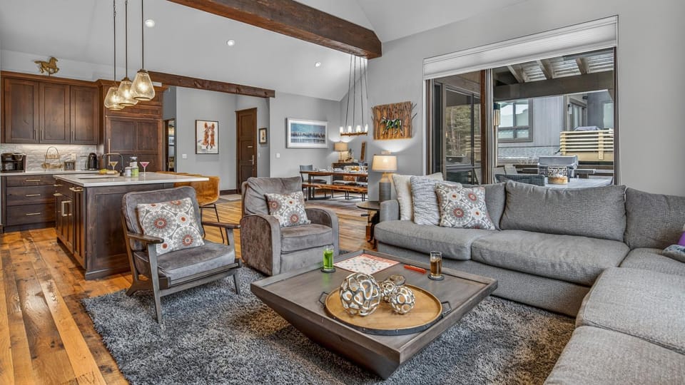 Living room, Seating area, Dining area, fireplace, furniture