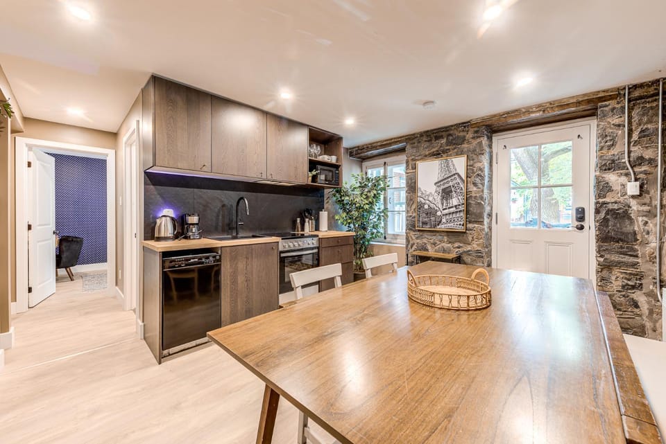 North House - Beautiful Vieux 2 Bedroom Apt Apartment hotel in Quebec City