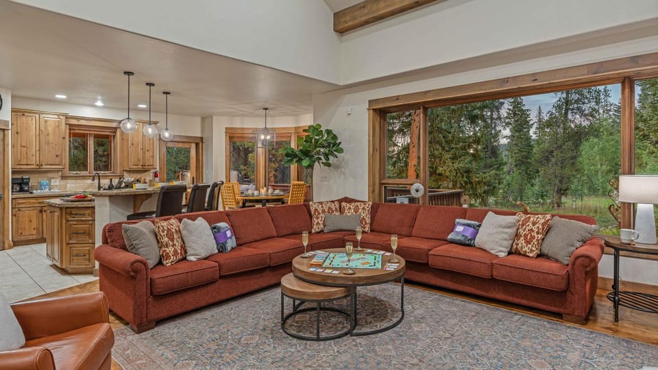Coffee/tea facilities, Living room, Seating area, furniture, kitchen