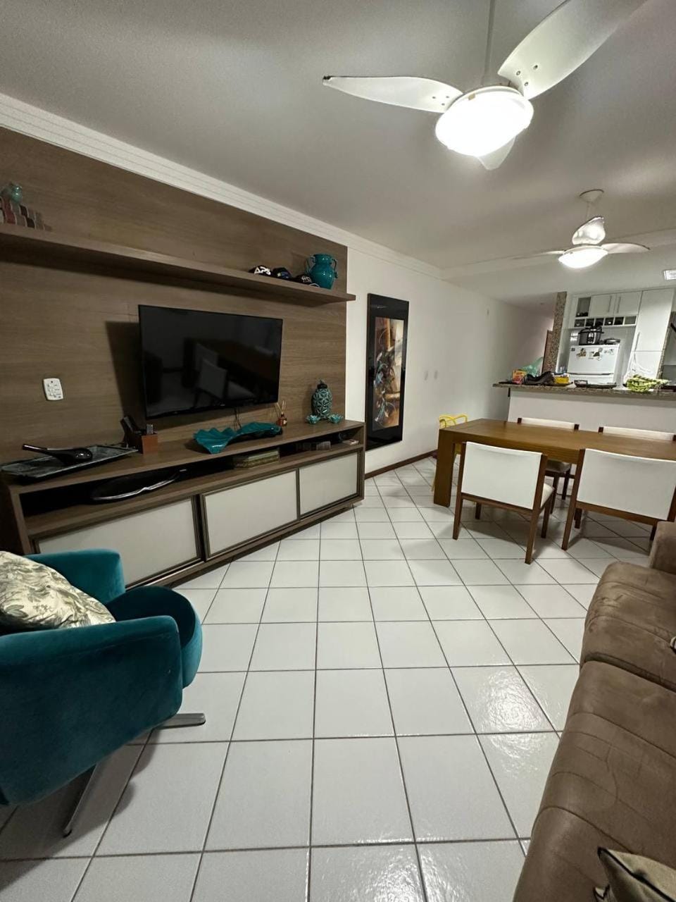 TV and multimedia, Living room, Seating area, Dining area, fireplace