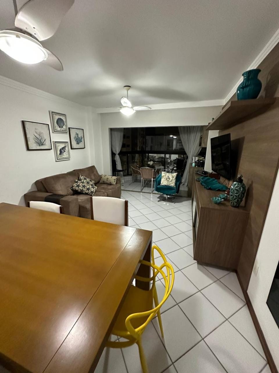 TV and multimedia, Living room, Seating area, Dining area, fireplace