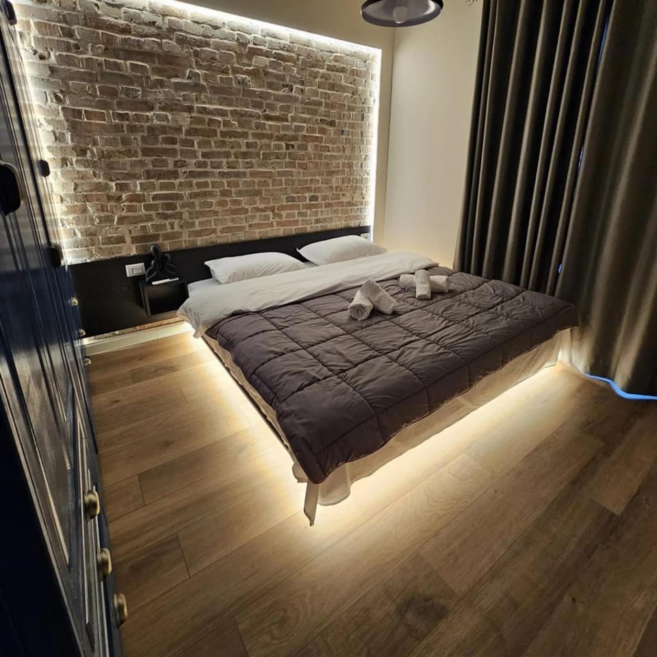 Central Apartment Myslym Shyri Street with balcony Apartment in Tirana