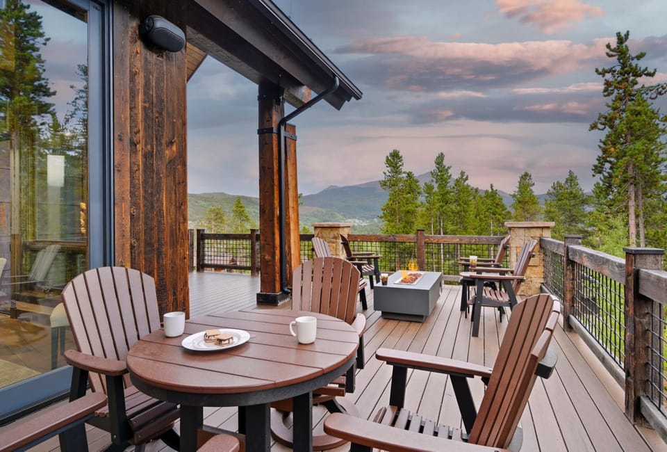 View (from property/room), Balcony/Terrace, Seating area, Dining area, fireplace