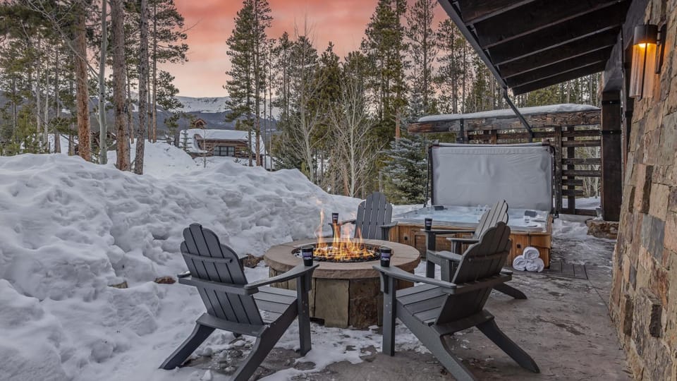 Patio, Winter, Hot Tub, Mountain view, fireplace