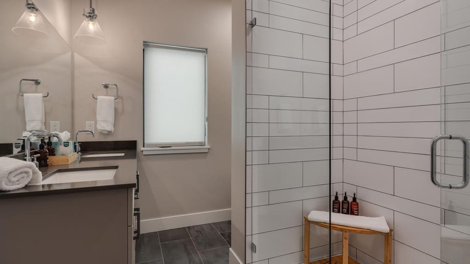 Shower, Bath, towels