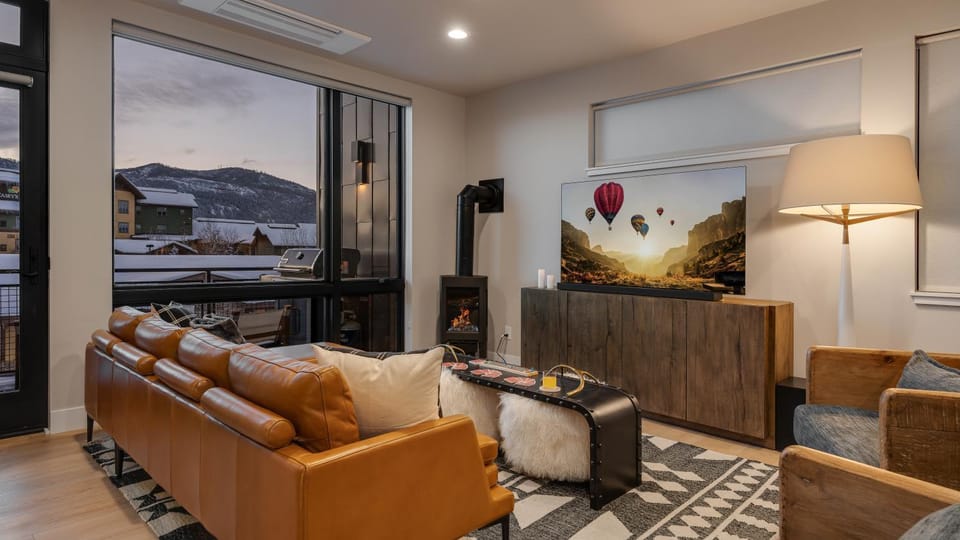 Living room, Seating area, Mountain view