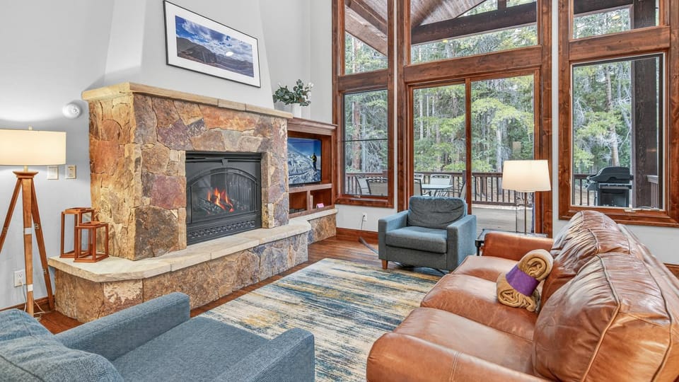 TV and multimedia, Balcony/Terrace, Seating area, fireplace, furniture