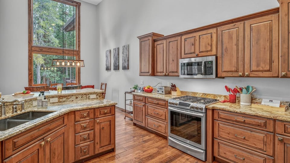 microwave, oven, storage, stove, kitchen