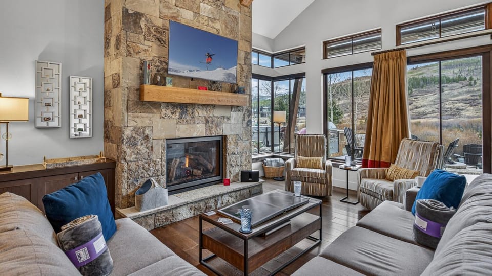 TV and multimedia, Seating area, Mountain view, fireplace, furniture