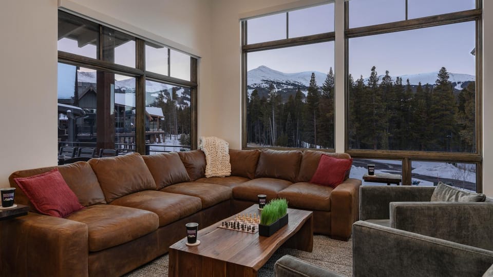 View (from property/room), Seating area, Mountain view, furniture