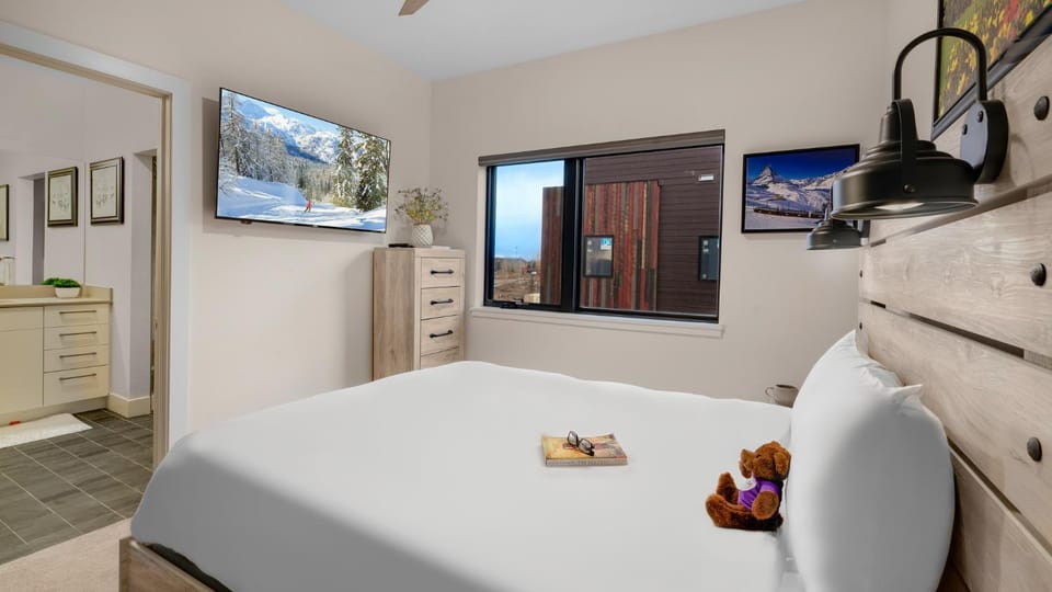 Bed, View (from property/room), Bedroom