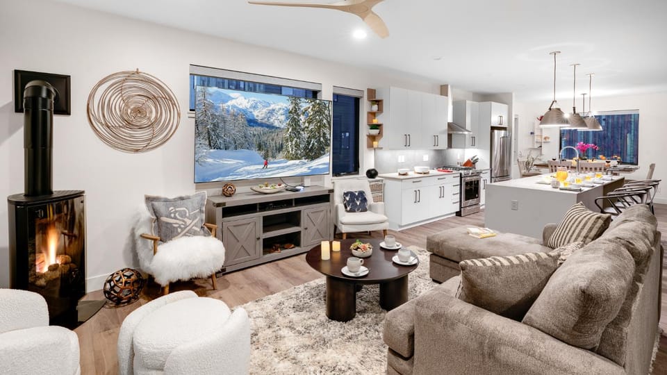 Living room, Seating area, fireplace, kitchen