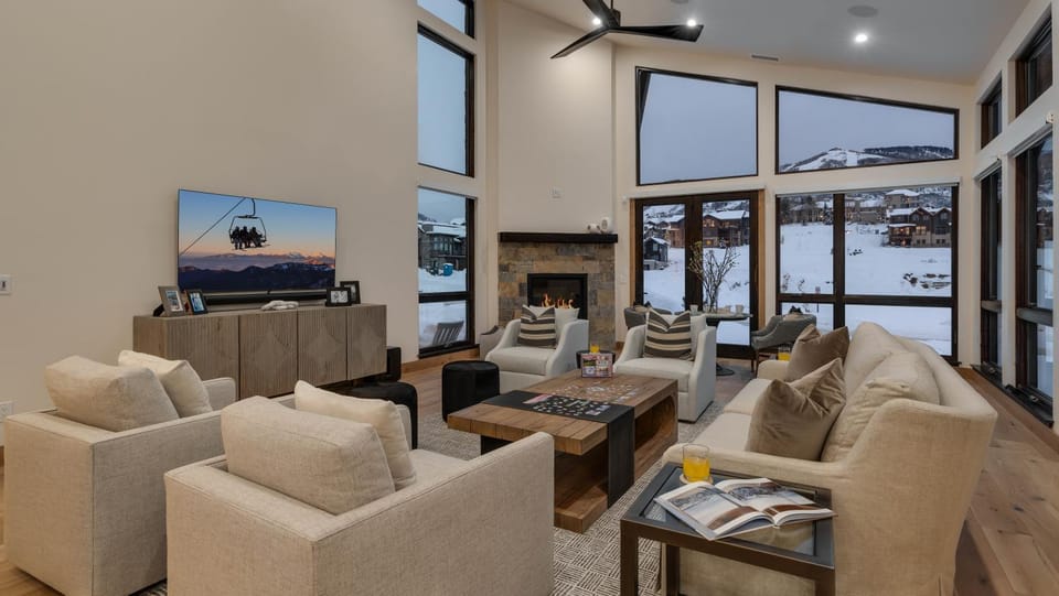 TV and multimedia, Living room, Seating area, Mountain view, fireplace