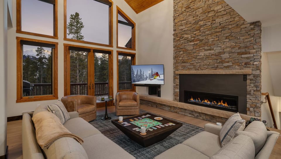 TV and multimedia, Living room, Seating area, fireplace, furniture