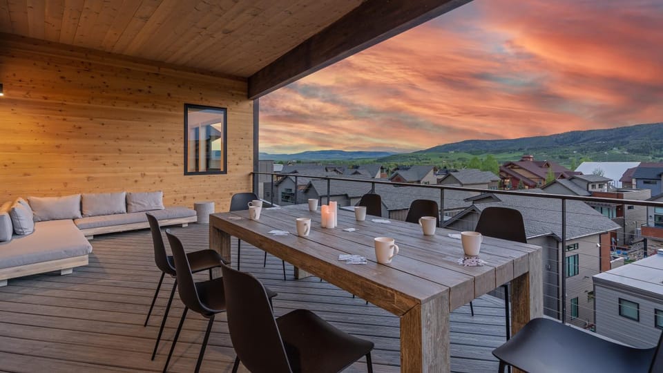 Balcony/Terrace, Seating area, Mountain view