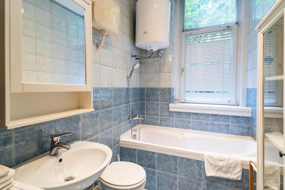 Toilet, Bathroom, Bath, towels