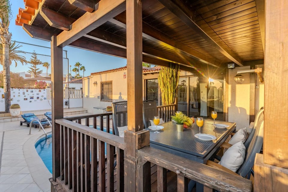 Patio, Day, View (from property/room), Balcony/Terrace, Living room, Seating area, Dining area