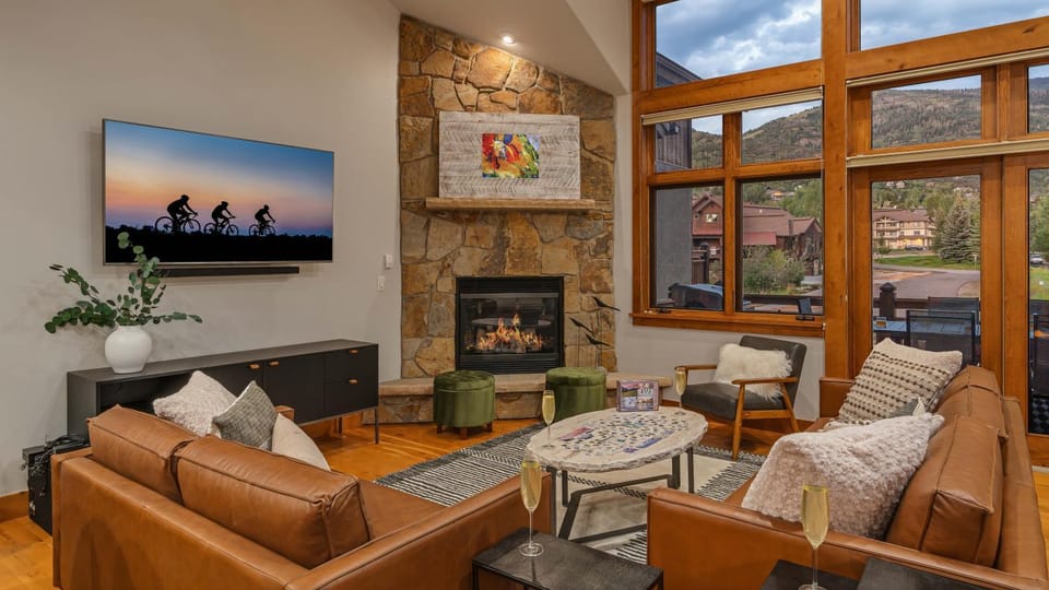 Living room, Seating area, fireplace