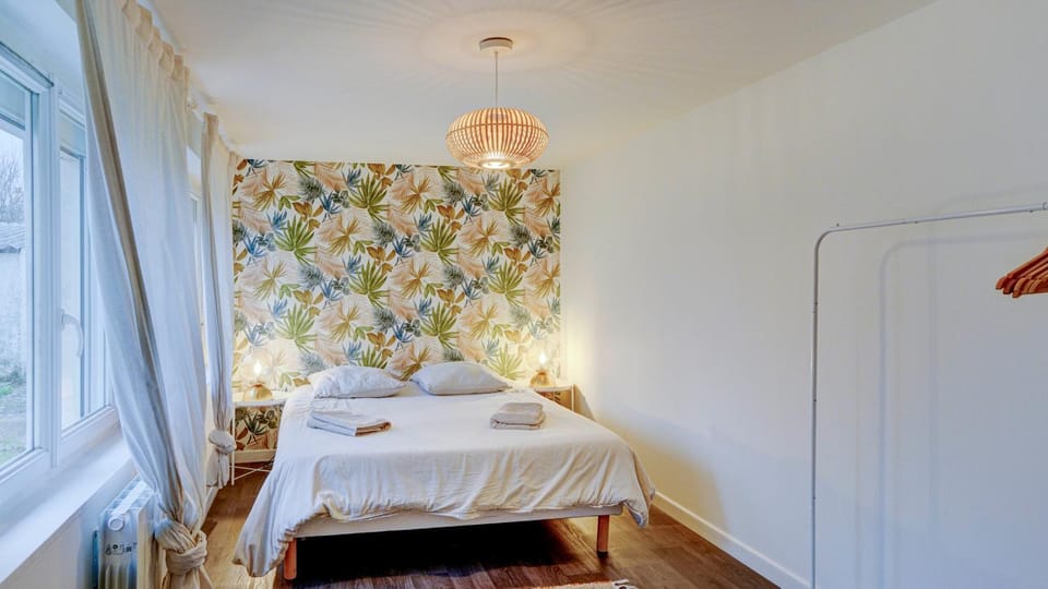 Bed, Photo of the whole room, Bedroom, towels, wardrobe