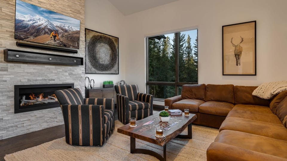 TV and multimedia, Living room, Seating area, fireplace