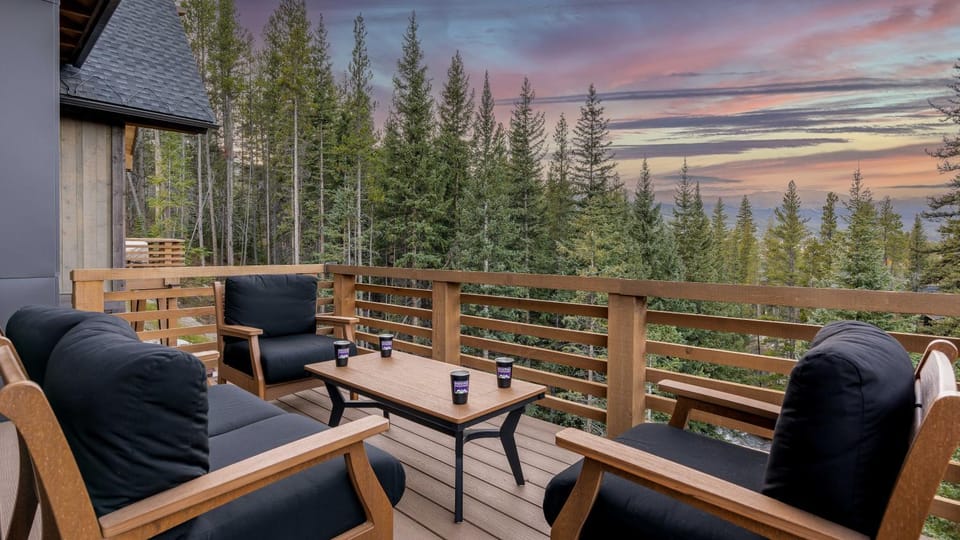 View (from property/room), Balcony/Terrace, Seating area, Dining area