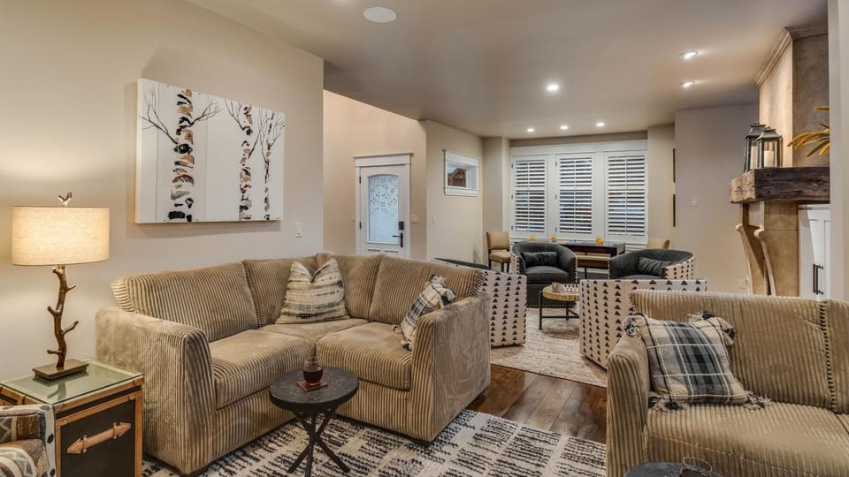 Living room, Seating area, furniture
