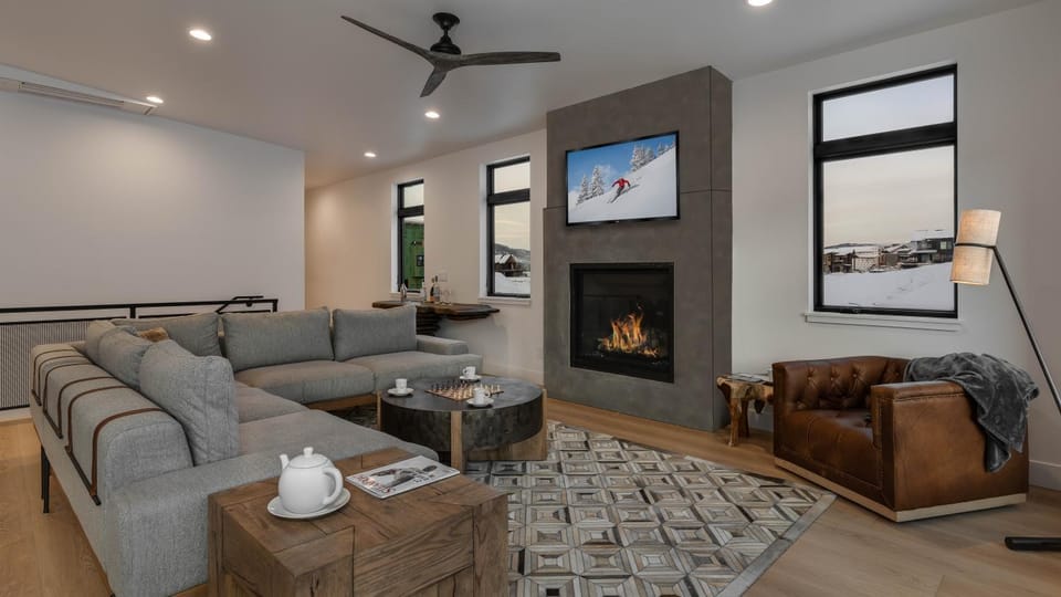 TV and multimedia, Living room, Seating area, fireplace