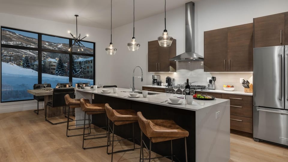 Seating area, Dining area, Mountain view, stove, kitchen