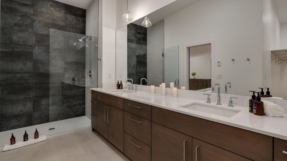 Shower, Toilet, Bathroom, Bath, towels