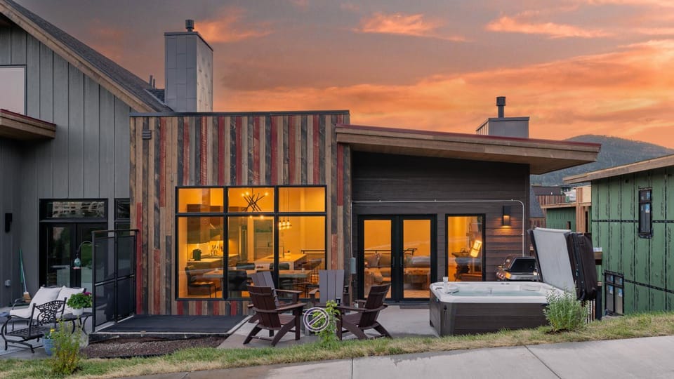 BBQ facilities, Hot Tub, Seating area, Sunset