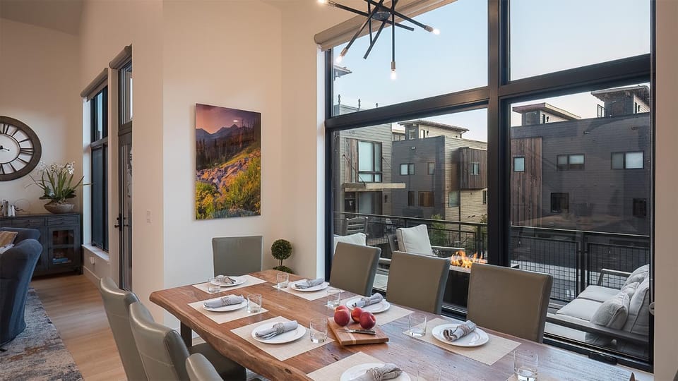 Balcony/Terrace, Seating area, Dining area, furniture