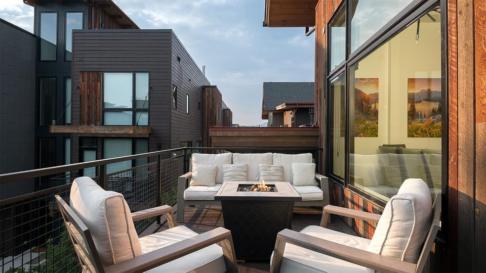 Balcony/Terrace, Seating area, fireplace, furniture