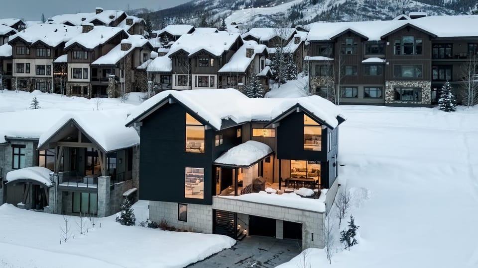 Property building, Neighbourhood, Bird's eye view, Winter, Mountain view