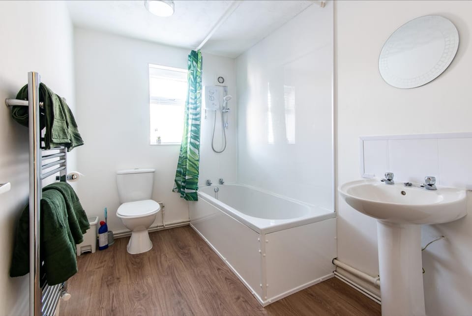 Shower, Toilet, Bathroom, Bath, towels