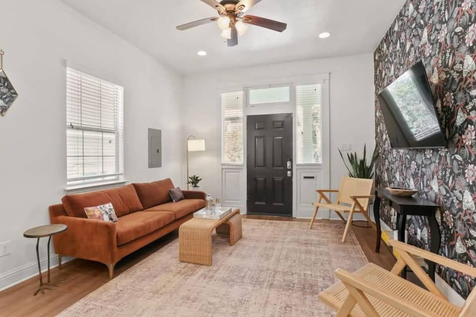 Fabulous Classy and Comfy 3BD 2BA Home and Parking Apartment in New Orleans
