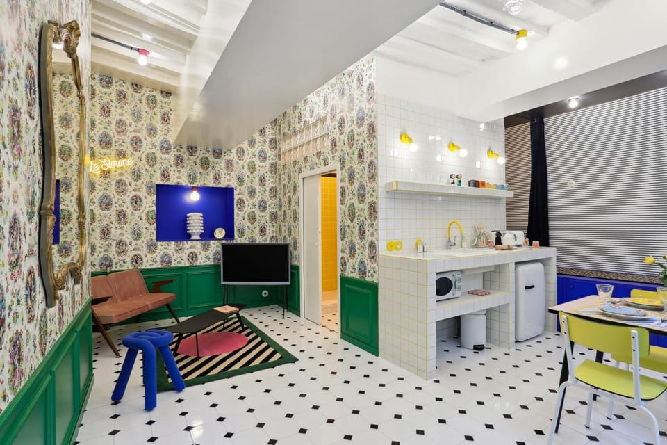 Kitchen or kitchenette, Living room, Dining area