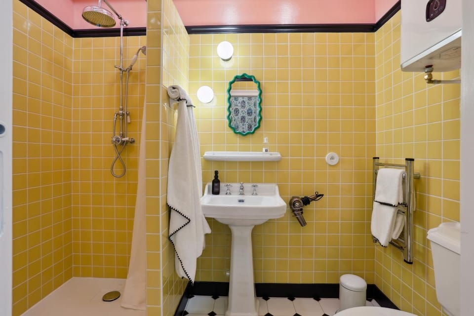 Shower, Toilet, Bathroom, Bath