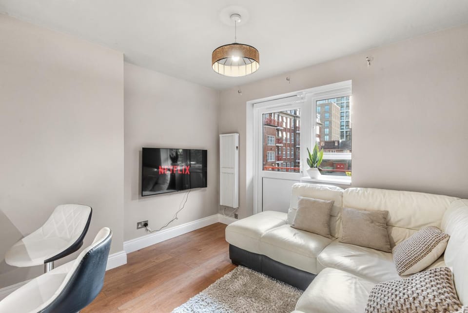 Communal lounge/ TV room, TV and multimedia, Living room