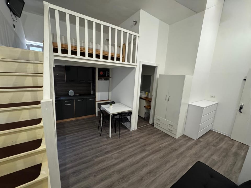 Kitchen or kitchenette, Bedroom