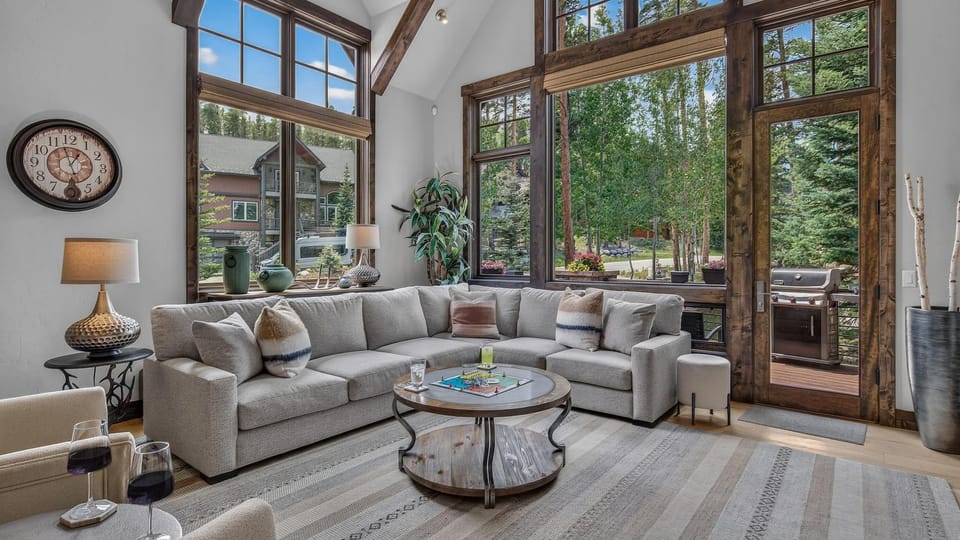 View (from property/room), Living room, Seating area