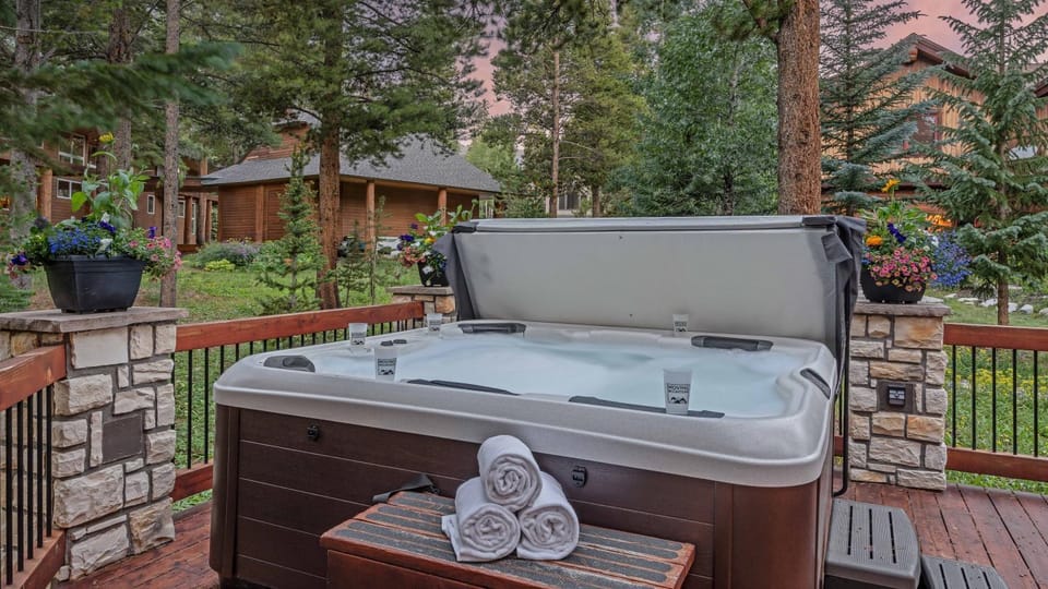 Patio, Hot Tub, towels