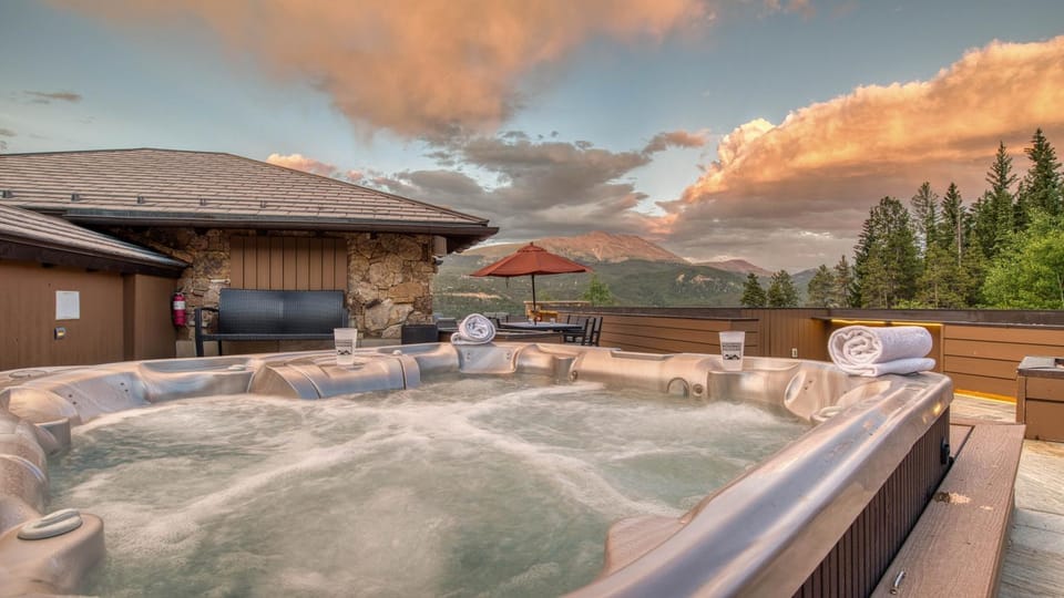 Hot Tub, View (from property/room), Balcony/Terrace, towels