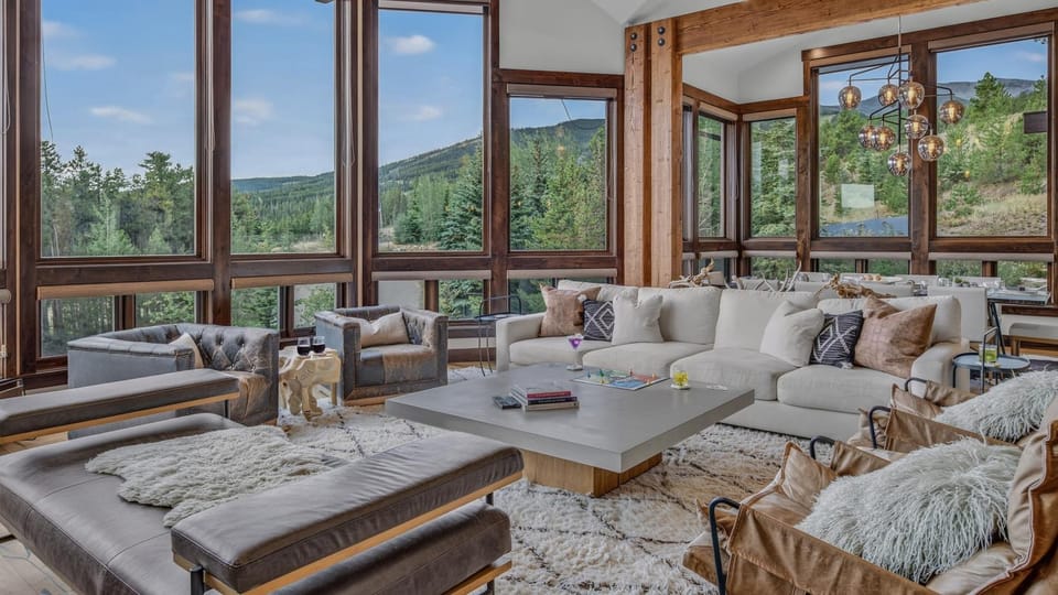View (from property/room), Living room, Seating area, Mountain view, furniture
