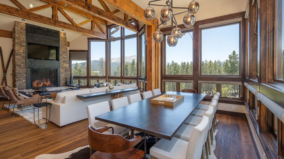 View (from property/room), Seating area, Dining area, furniture