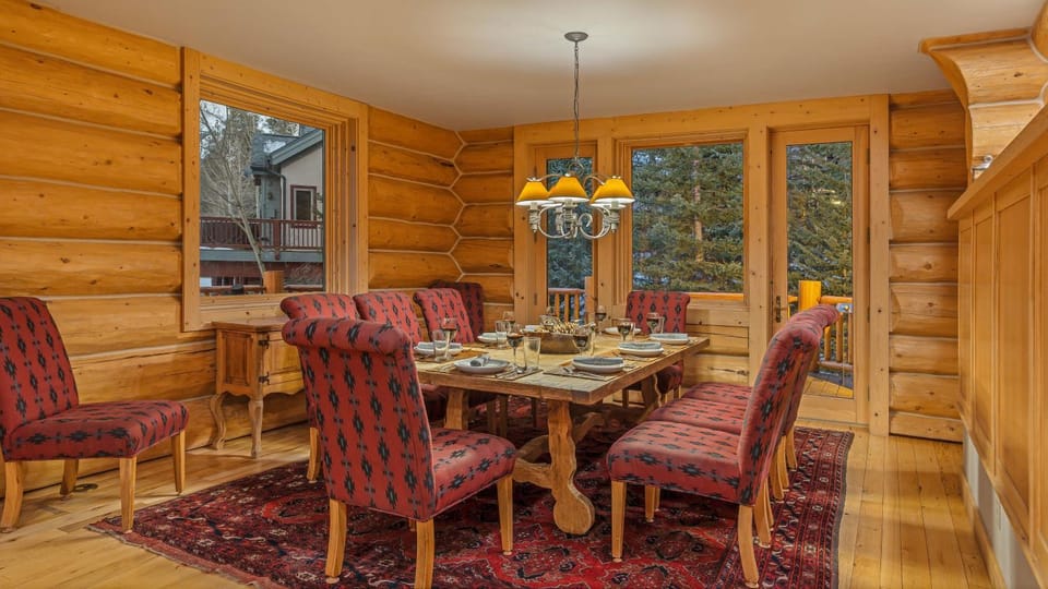 Seating area, Dining area, furniture